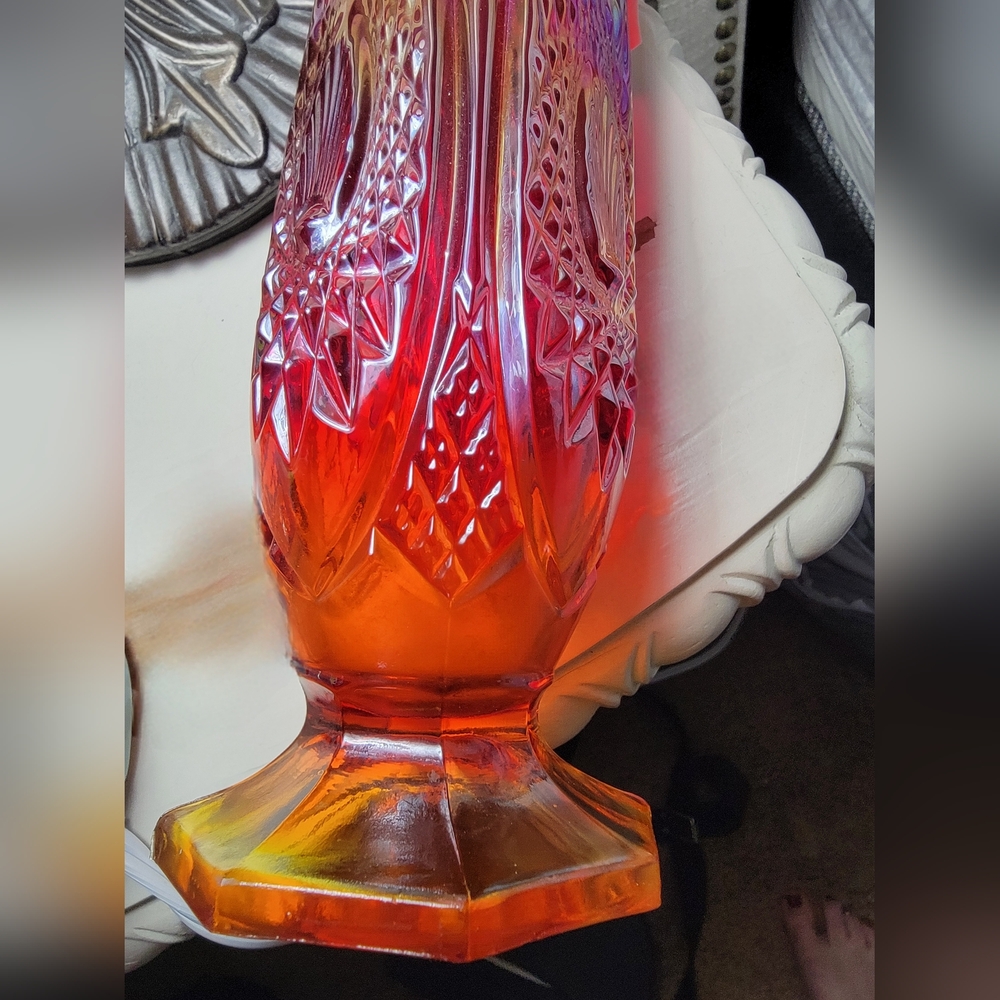 Vintage Indiana Glass Sunset Heirloom Pattern Stretch Vase Swung